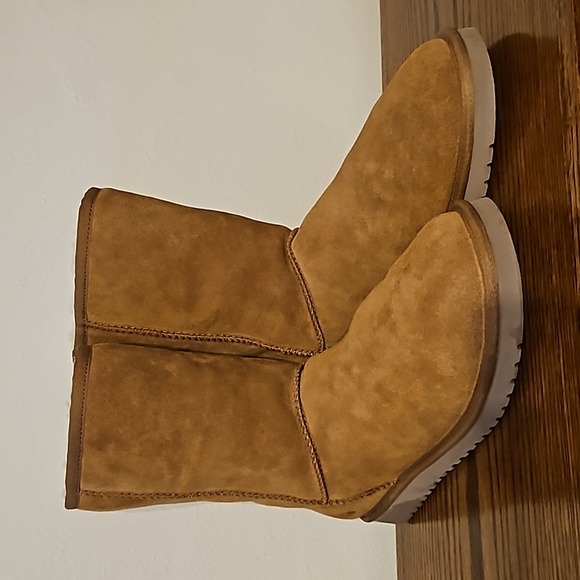 NWOT Koolaburra Ugg Sheepskin Boots - Picture 1 of 10